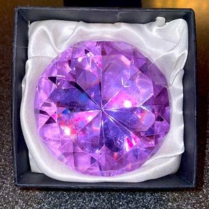 COPY - COPY - COPY - Diamond paperweight